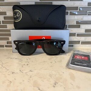 Ray-Ban Wayfarer Polarized Light and Classic Havana Sunglasses.